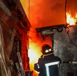 RÍO GALLEGOS: BOMBEROS SOFOCARON INCENDIO EN VIVIENDA