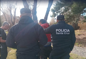 EL CALAFATE: LA POLICIÍA DEMORA A DELINCUENTES Y RECUPERA MERCADERÍA SUSTRAÍDA