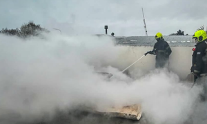 CALETA OLIVIA: BOMBEROS SOFOCARON INCENDIO EN COMERCIO