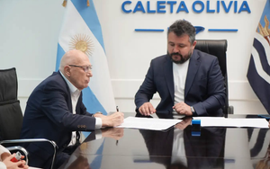 CALETA OLIVIA: POR LA LUCHA CONTRA EL CÁNCER, EL INTENDENTE CARRIZO FIRMÓ ACUERDO CON CLÍNICA