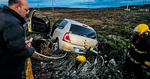CAÑADÓN SECO: BOMBEROS REALIZARON ASISTENCIA TRAS DESPISTE VEHICULAR